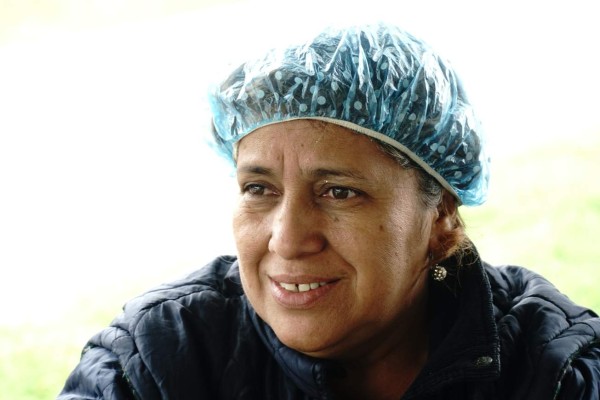 Con el agua a la cintura, limeños tratan de rescatar sus pertenencias