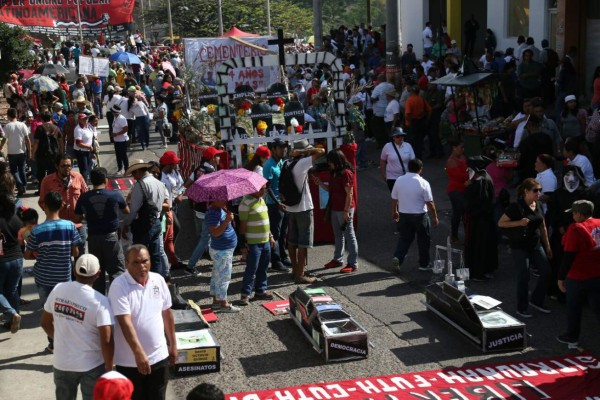 Hondureños exigen mejora salarial en marcha del Primero de Mayo