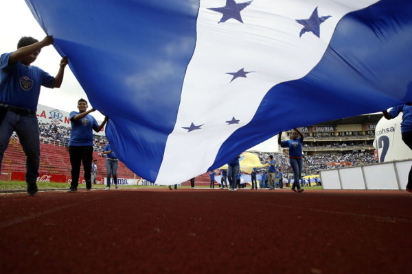 La afición hondureña nunca le falla a la Bicolor