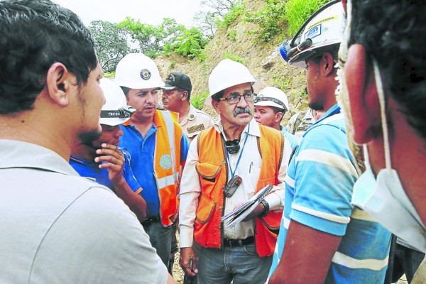 Familiares de mineros: 'Vivos o muertos queremos a nuestros parientes”