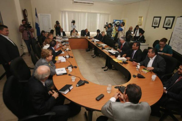 Fiscalía no atendió informes de la CNBS sobre banco de los Rosenthal  