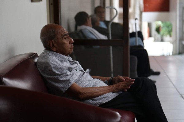 Cruz Blanca Hondureña, 75 años de ayudar a ancianos