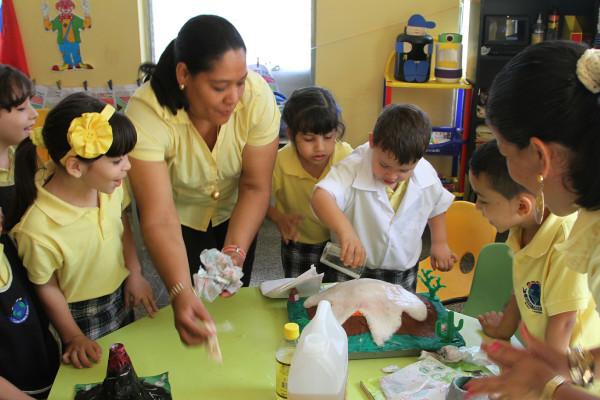 Escuela Golden Legacy realiza su feria científica anual