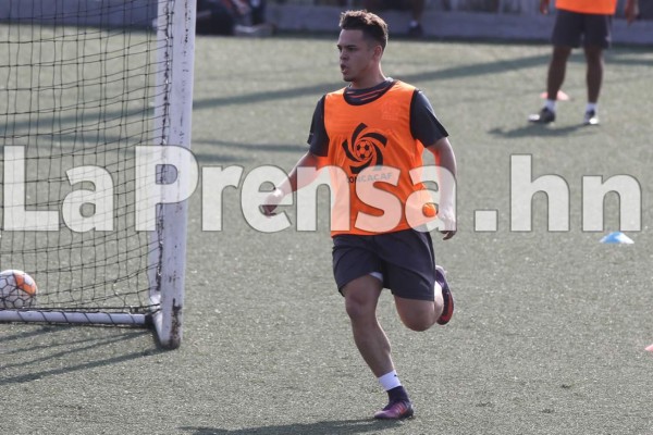 Hijo de exfutbolista Néstor Peralta se prueba en el Olimpia
