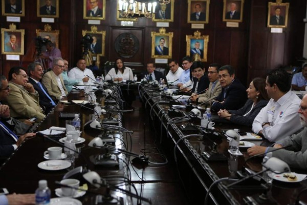 Sectores económicos de Honduras reaccionan al paro de transporte