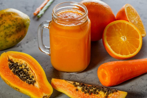 La papaya y la piña contienen vitaminas y minerales que necesita el organismo