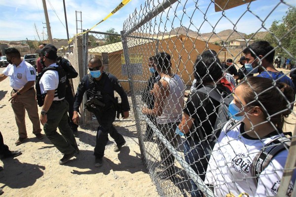 ¡Hay hondureños! Hallan a 42 migrantes centroamericanos encerrados en una casa en México