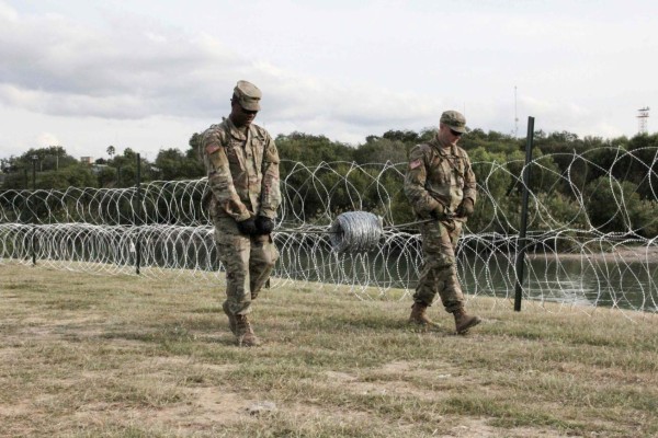(FILES) In this file photo taken on November 17, 2018, soldiers from the Kentucky-based 19th Engineer Battalion work in a public park in Laredo, Texas, installing barbed and concertina-wire. - A US federal court is set on Friday, May 17, 2019 to hear the first of many challenges to US President Donald Trump's declaration of an emergency to pay for construction of a wall along the southern border with Mexico. The two complaints filed in Oakland, California challenge Trump's February declaration of a national emergency in order to obtain money for the wall, saying the constitution prohibits the move. (Photo by Thomas WATKINS / AFP)