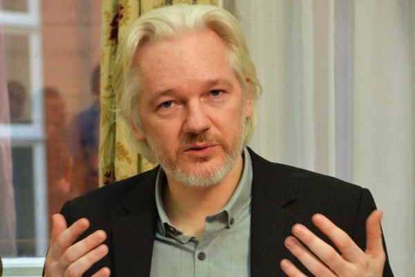 Exjuez Garzón espera pronta libertad de Julian Assange