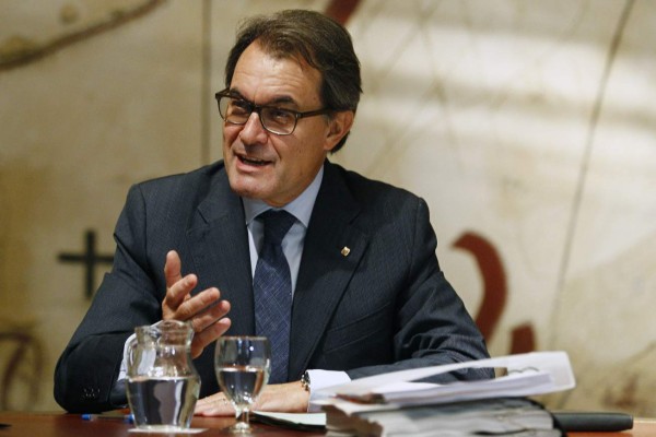 Catalanes suspenden campaña y declinan su sueño de independencia