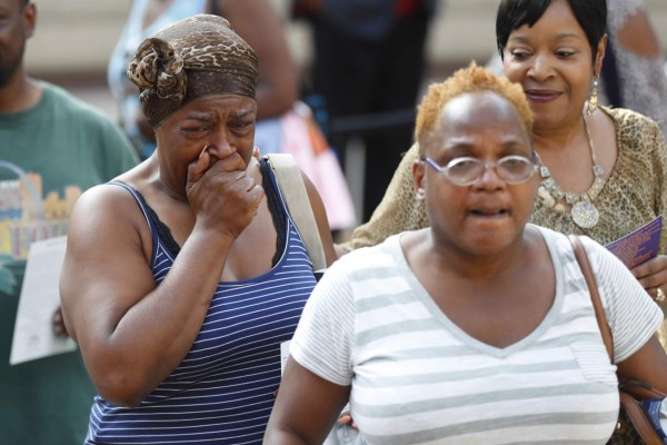 Aretha Franklin se despide en tacones y vestido rojo