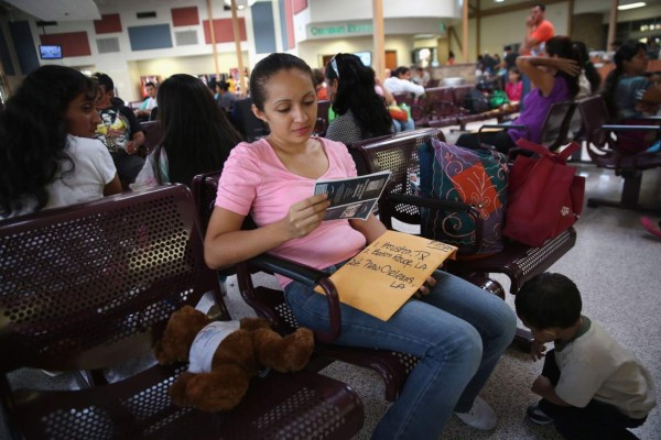 Alcaldía de Chicago ofrece alojamiento a niños migrantes