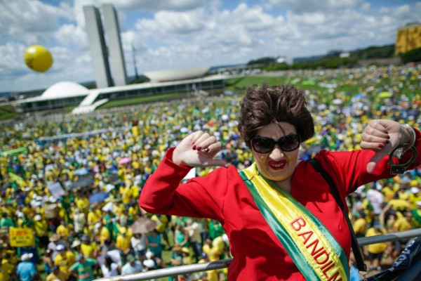 Nuevas protestas contra Rousseff y la corrupción en Brasil
