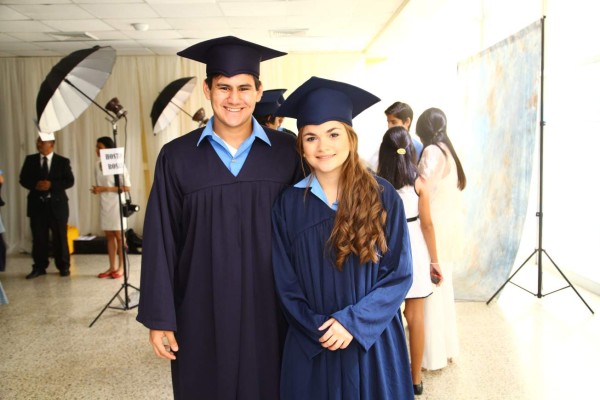 Alumnos de la Escuela Internacional Sampedrana se gradúan