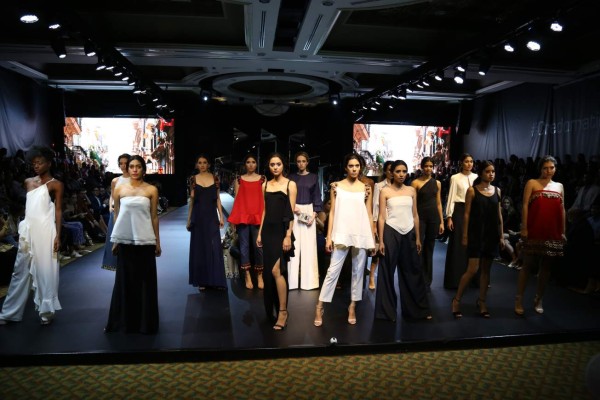 Colores y sastrería dominan la pasarela