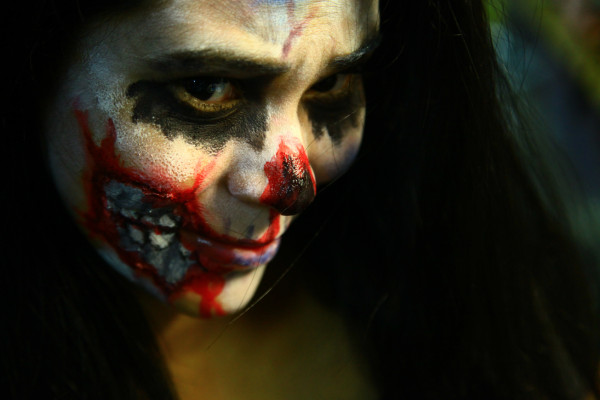 El hondureño de los mil oficios causa horror con su arte