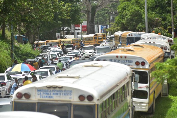 Transportistas de La Ceiba y el litoral mantienen los precios de los pasajes