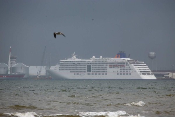 El crucero llegó esta mañana a Puerto Cortés, por las condiciones del clima los turistas no pudieron recorrer esa ciudad.
