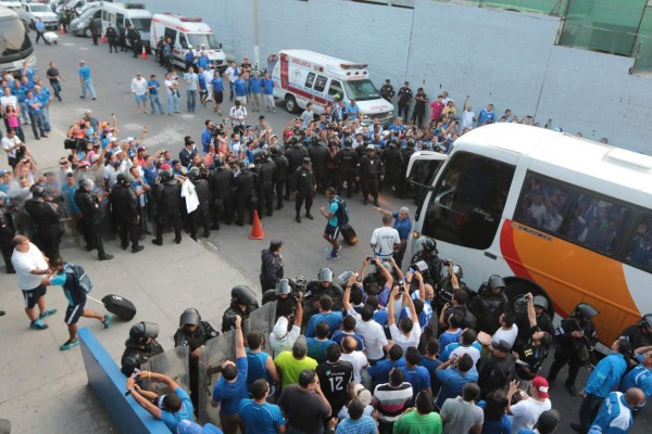 Minuto a minuto: Catrachos llegan al Cuscatlán