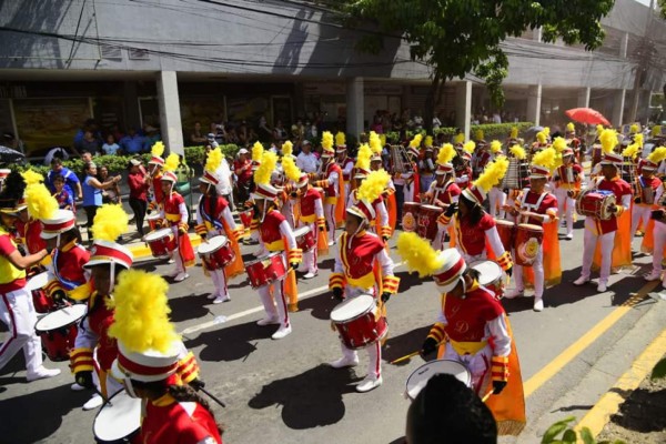 Derroche de talento en desfiles sampedranos para festejar la independencia patria