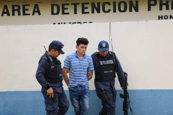 Policía detiene a supuesto asaltabuses