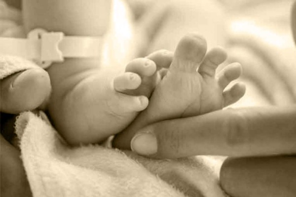 Se 'equivocan' y tiran a la basura a bebé en un hospital de México