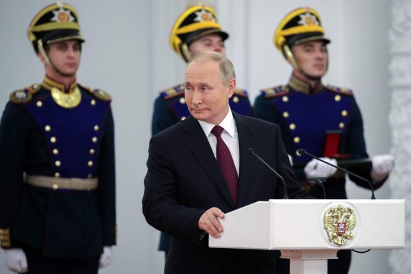 Putin considera 'ridículo' decir que Moscú libra una guerra informática contra EEUU