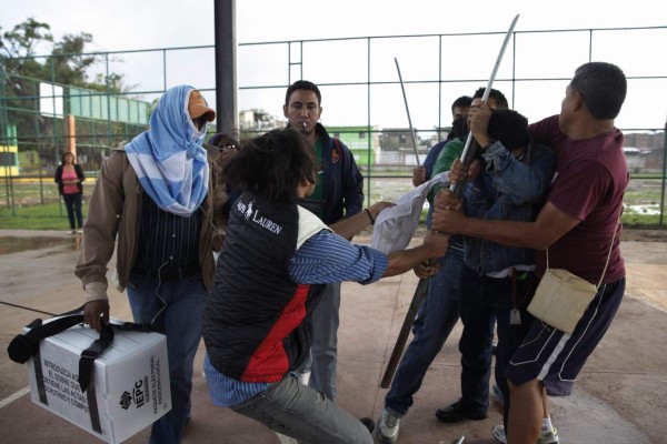 México celebra elecciones entre protestas y violencia