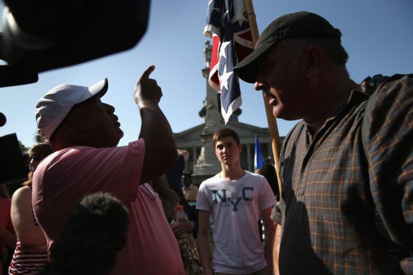 Carolina del Sur retira la polemica bandera confederada