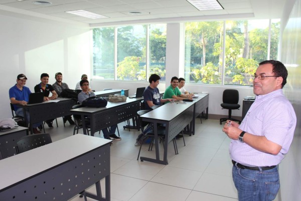 Universitarios podrán optar por Economía