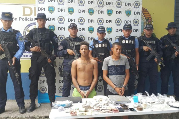 Capturan a dos supuestos traficantes de drogas en La Ceiba