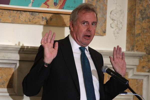 (FILES) In this file photo taken on October 20, 2017 British Ambassador to the US Kim Darroch speaks during an annual dinner of the National Economists Club at the British Embassy in Washington, DC. - President Donald Trump on July 9, 2019 called the British ambassador to the United States 'a very stupid guy,' one day after declaring he would cut contact with the diplomat following a leak of cables describing Trump as 'inept.' 'The wacky Ambassador that the UK foisted upon the United States is not someone we are thrilled with, a very stupid guy,' Trump wrote in a series of tweets. (Photo by ALEX WONG / GETTY IMAGES NORTH AMERICA / AFP)