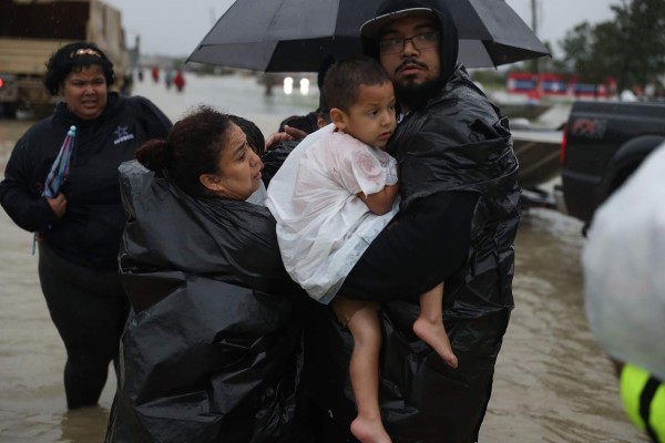 Harvey deja diez muertos en Houston y se dirige a Luisiana