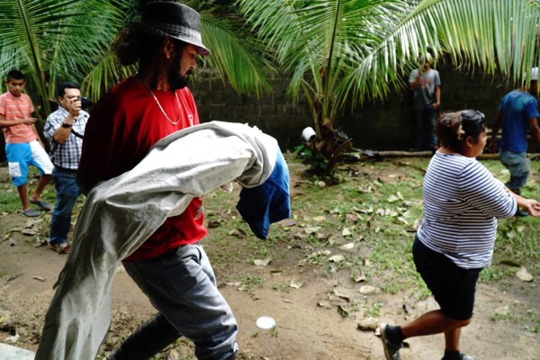'Ay, mi bebé”, sollozaba madre de bebé fallecido en alud de Omoa