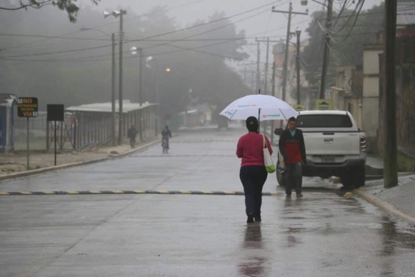 Frente frío deja lloviznas y bajas temperaturas en el occidente
