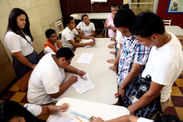 Alfabetizar a más de 600, la meta de estudiantes del Reyes