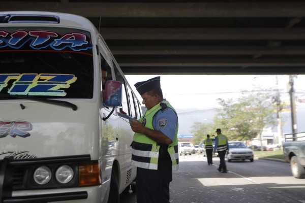 Decomisan licencias a más de 200 conductores ebrios