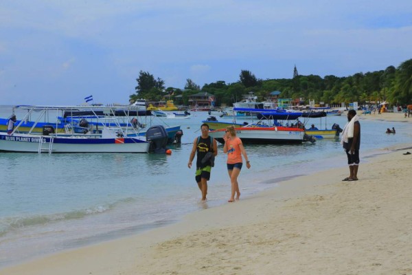 Buscan atraer más turistas con mejores servicios aeroportuarios