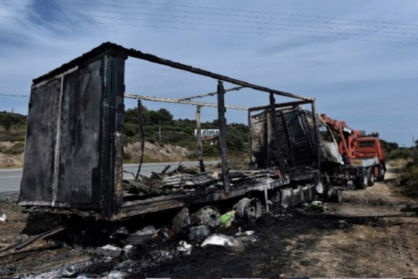 Mueren calcinados 11 migrantes clandestinos en accidente de tránsito en Grecia