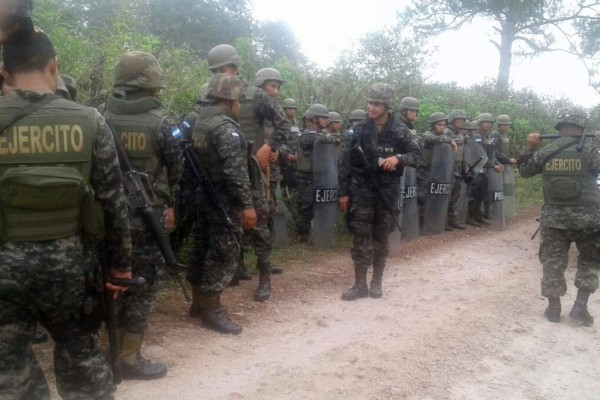 Balacean a dos jóvenes en represalia por desalojos en Santa Cruz de Yojoa