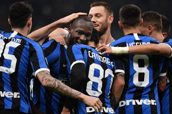 El Inter resiste la presión de la Juventus y termina el año líder de la Serie A