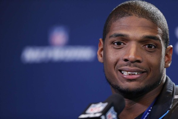 Michael Sam llora al saber que será el primer jugador gay en llegar a la NFL