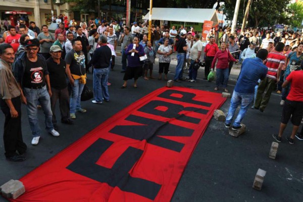 Libre y Resistencia protestan frente al Congreso Nacional