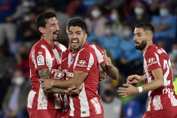 Luis Suárez marca doblete en espectacular remontada ante Getafe y Atlético es líder