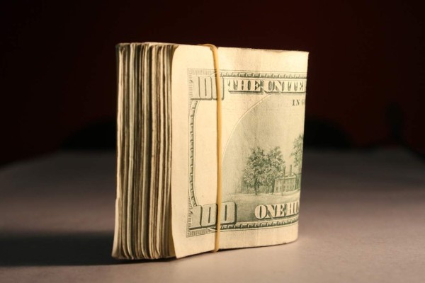 El lempira no cede ante el dólar