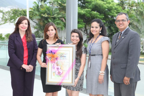 Banco del País entrega premio a Selena Torres