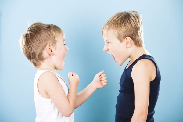 Los hermanos mayores violentos dan mal ejemplo