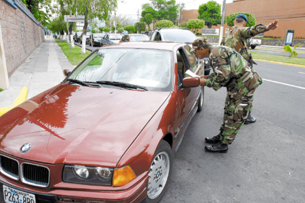 Mauricio Funes restablece relaciones con Cuba