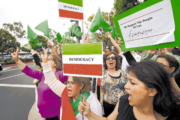 'Muera el dictador”, claman iraníes en las calles
