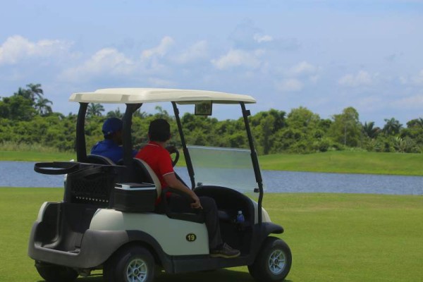El campo de golf es uno de los mejores de Centroamérica. Aquí se realizan torneos donde participan varios países.